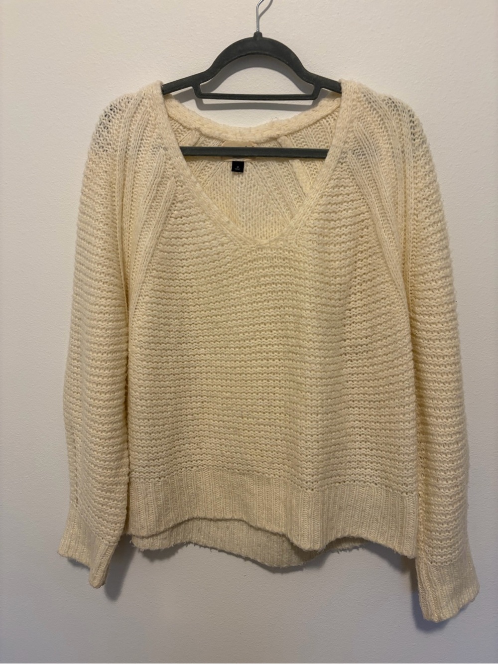 Universal Thread Cream V-Neck Knit Sweater